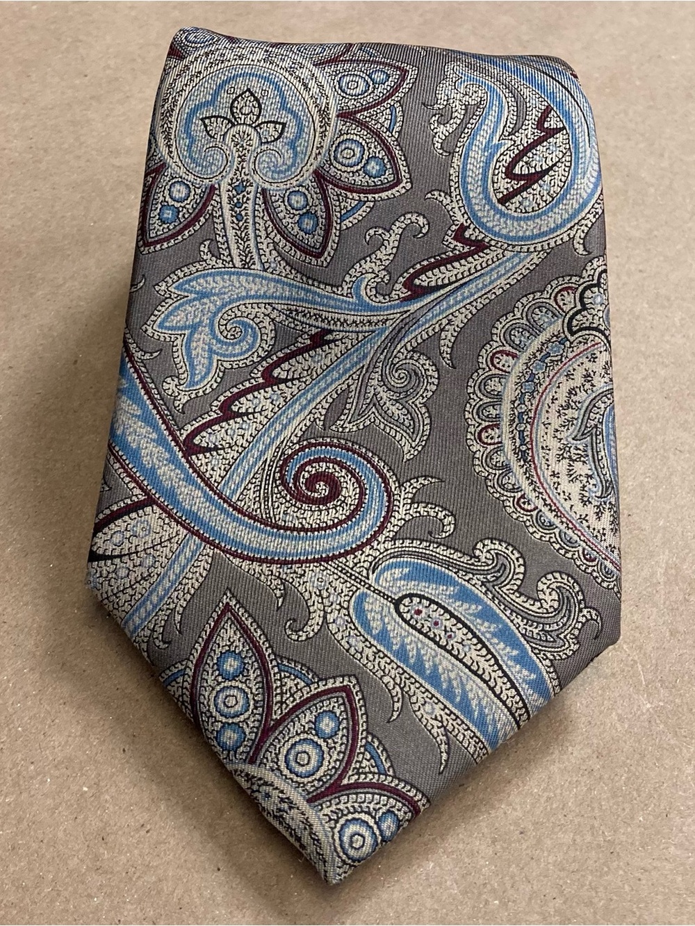 Oscar de la Renta Couture Gray Blue Paisley Designer Tie